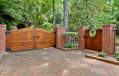 Custom Gate in New Brick and Iron Wall!